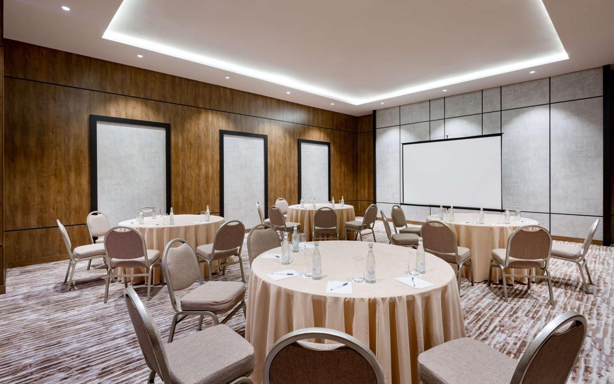 Hilton Garden Inn Σαμαρκάνδη Εξωτερικό φωτογραφία