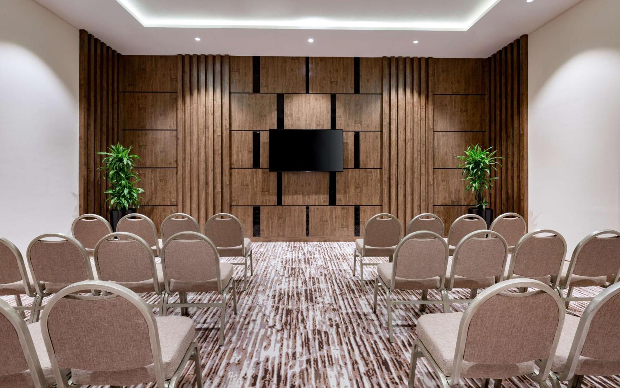 Hilton Garden Inn Σαμαρκάνδη Εξωτερικό φωτογραφία